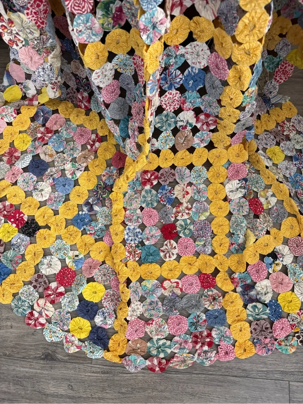 Vintage Handmade YoYo Quilt